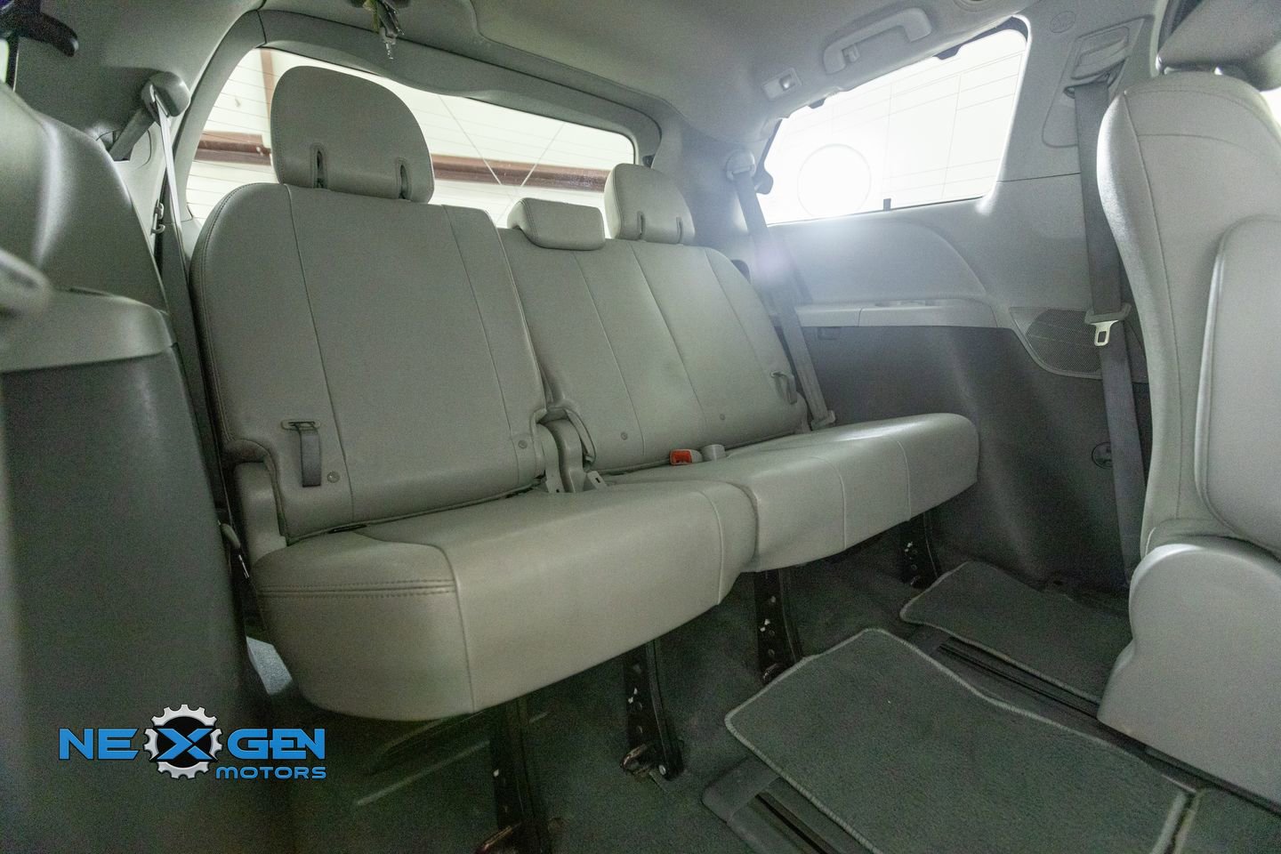 Used 2019 Toyota Sienna XLE w/ XLE Navigation Package image 32