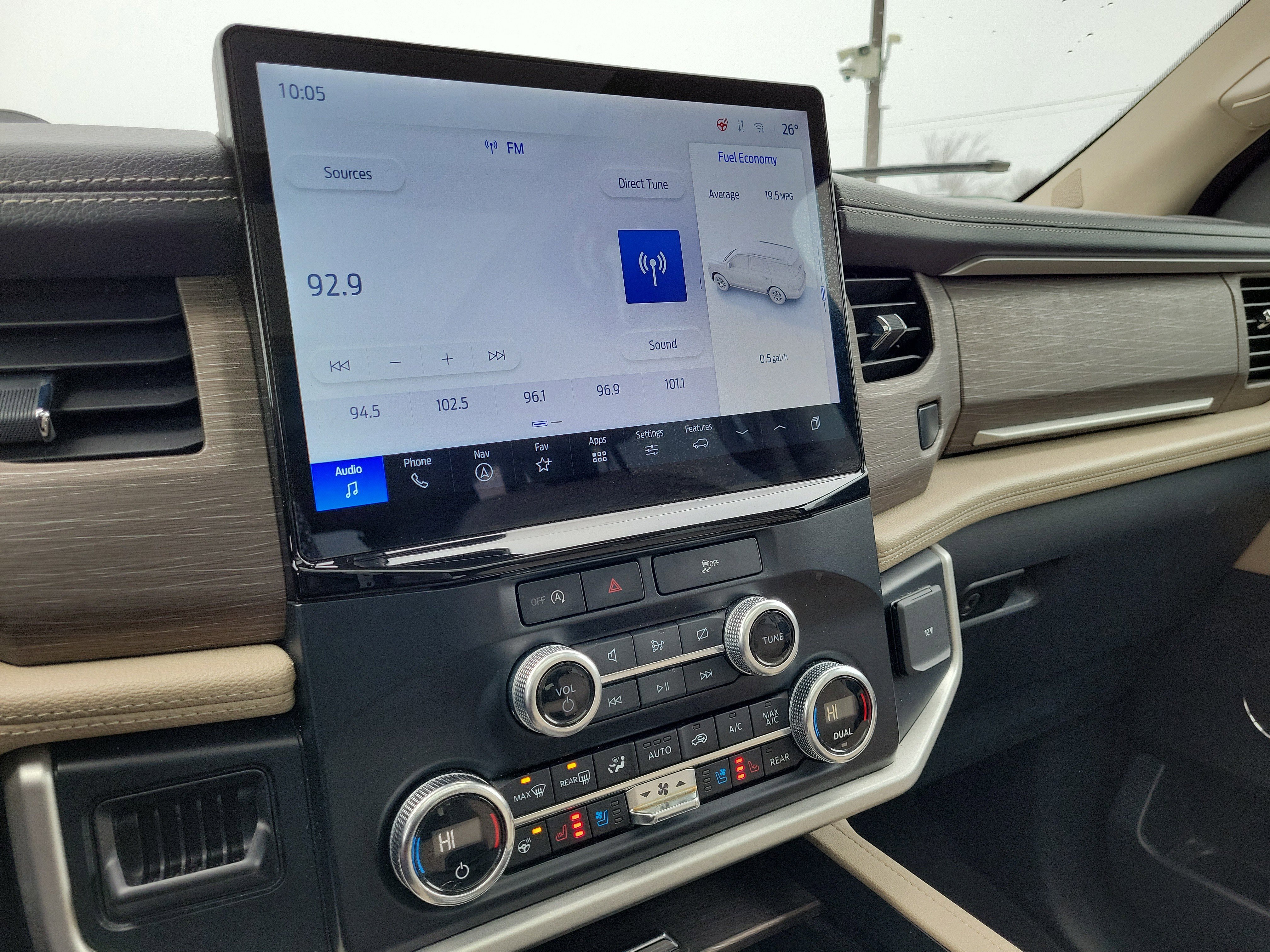 Certified 2024 Ford Expedition Limited image 28