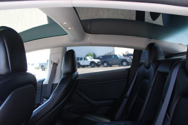 Used 2018 Tesla Model 3 Long Range RWD image 31