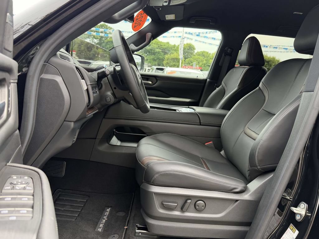 Used 2025 Nissan Armada SL AWD/4WD image 19