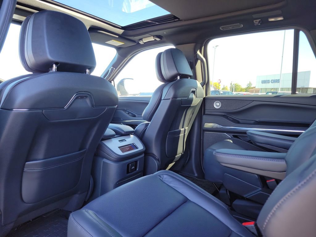 New 2025 Lincoln Navigator L Reserve w/ Jet Appearance Package AWD/4WD image 16