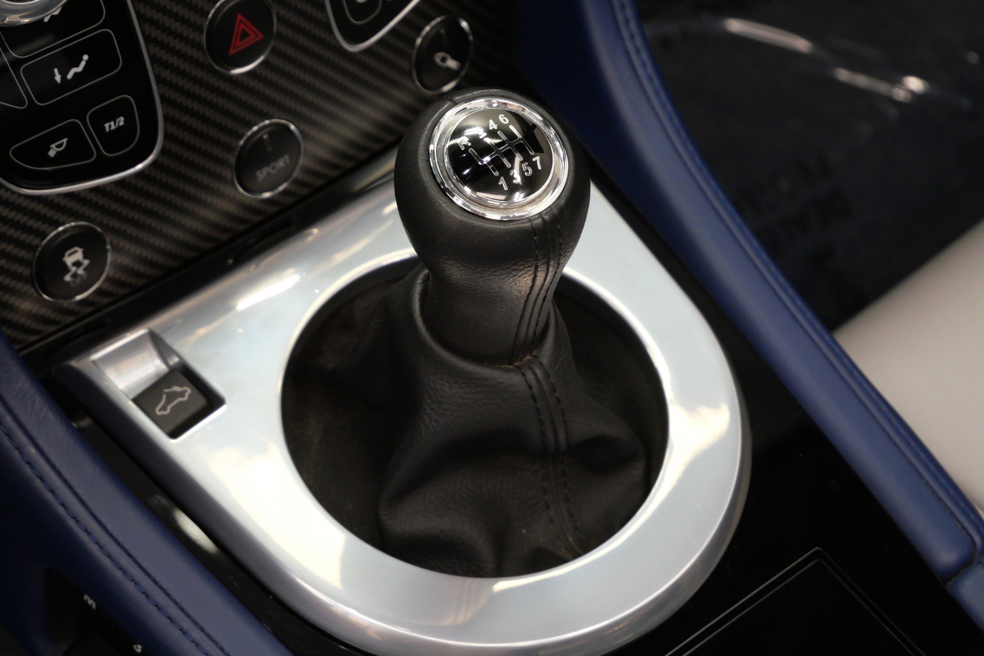 Used 2017 Aston Martin V12 Vantage S RWD image 27