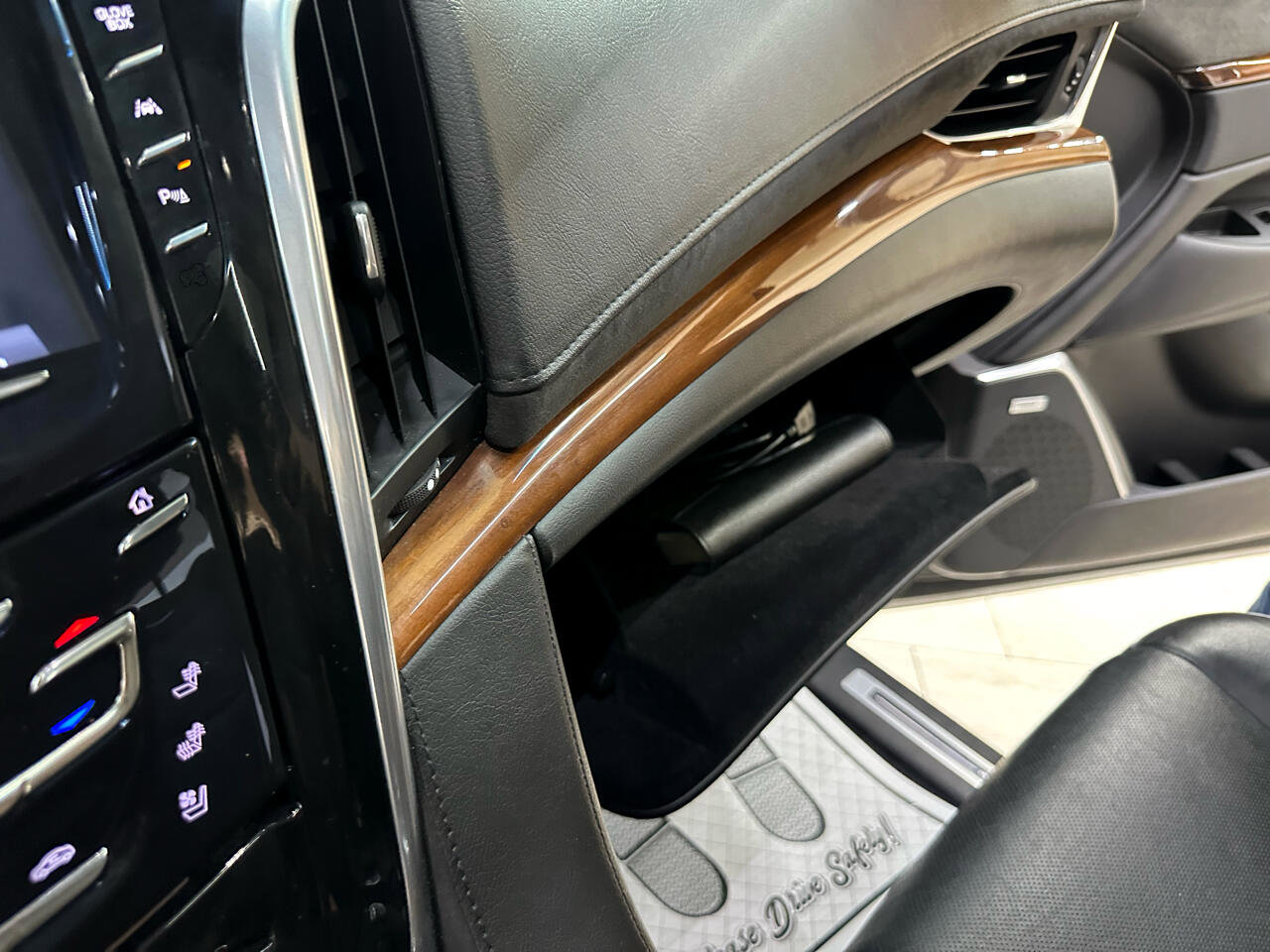 Used 2018 Cadillac Escalade Premium Luxury image 35