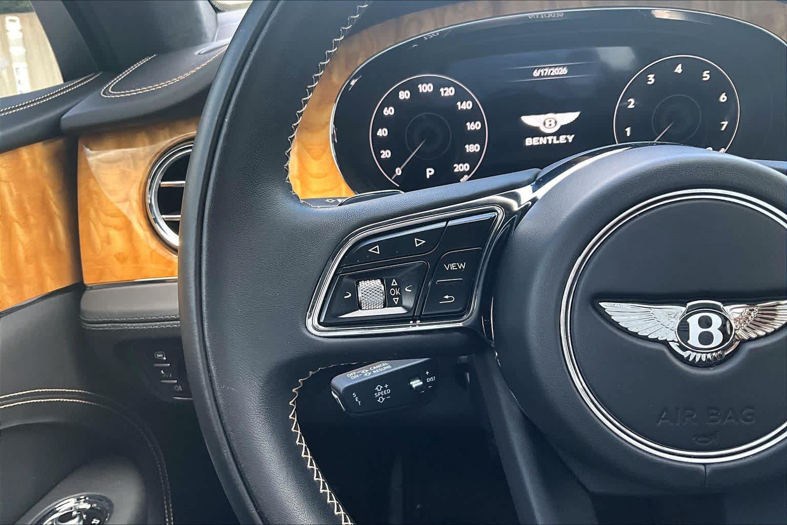 Used 2022 Bentley Bentayga AWD/4WD image 23