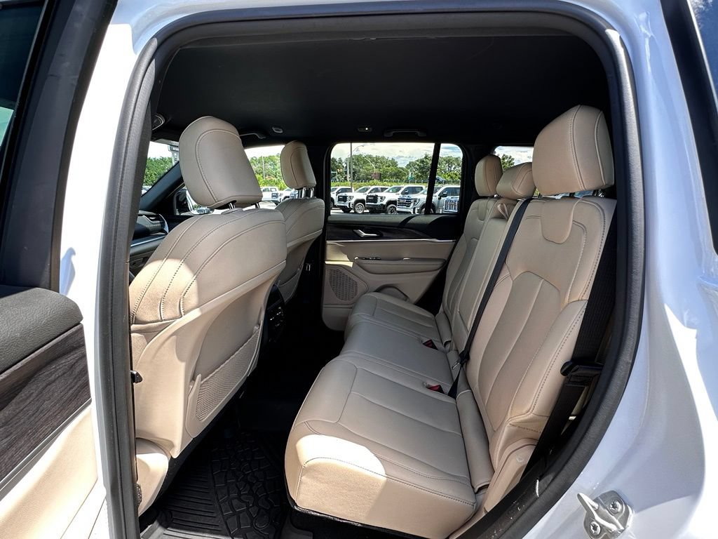 Used 2023 Jeep Grand Cherokee Limited AWD/4WD image 25