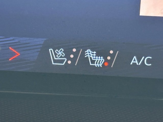 Certified 2025 Chevrolet Traverse RS image 47