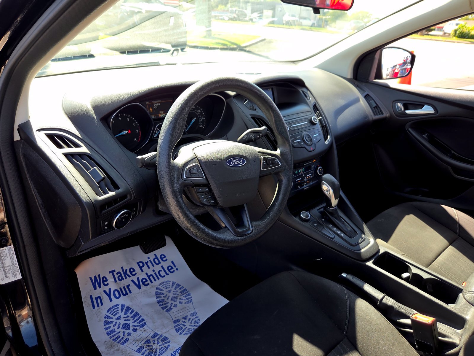Used 2018 Ford Focus SE w/ SE Appearance Package FWD image 13