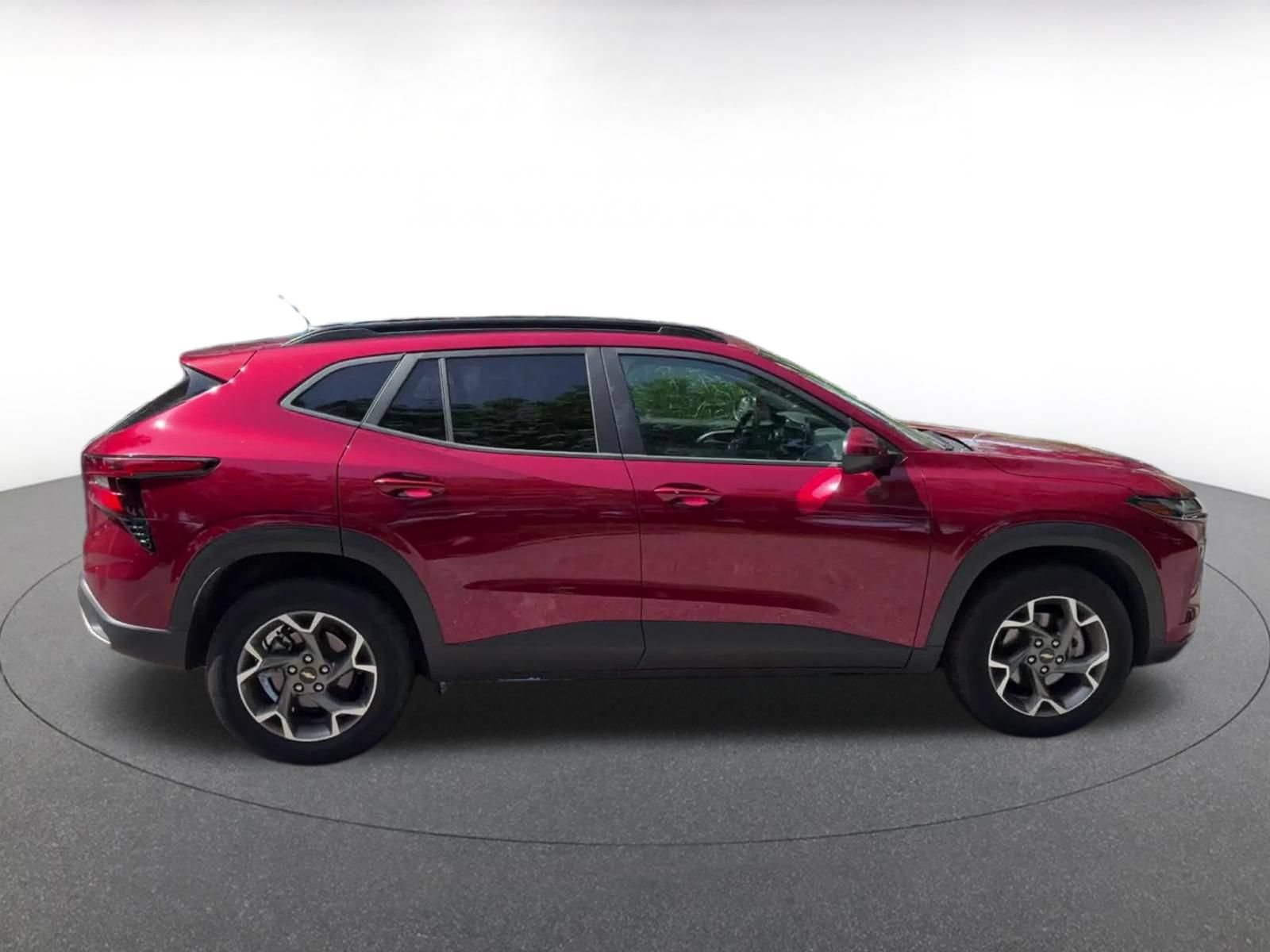 Used 2025 Chevrolet Trax LT w/ LT Convenience Package FWD image 16