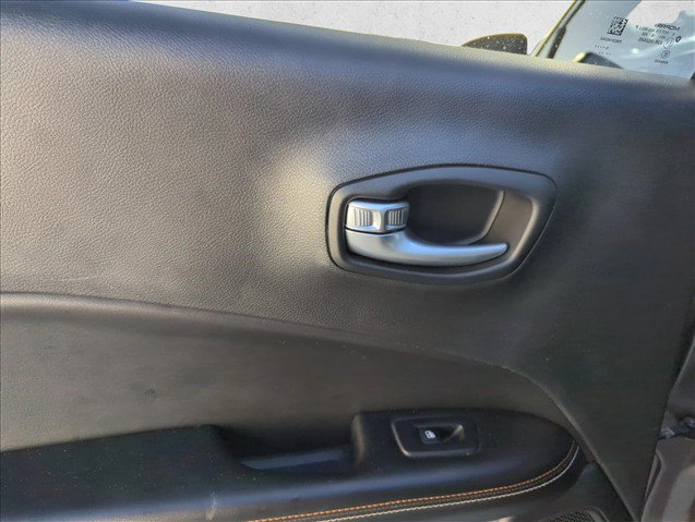 Used 2019 Jeep Compass Latitude w/ Popular Equipment Group FWD image 9