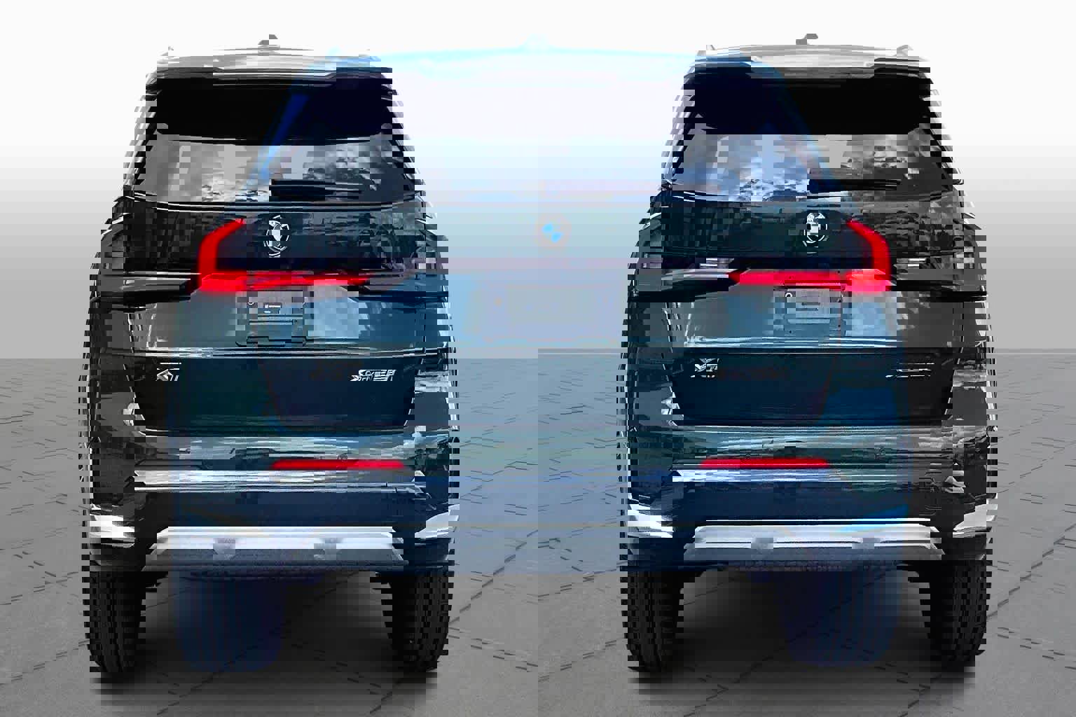 Certified 2023 BMW X1 xDrive28i w/ Convenience Package image 4