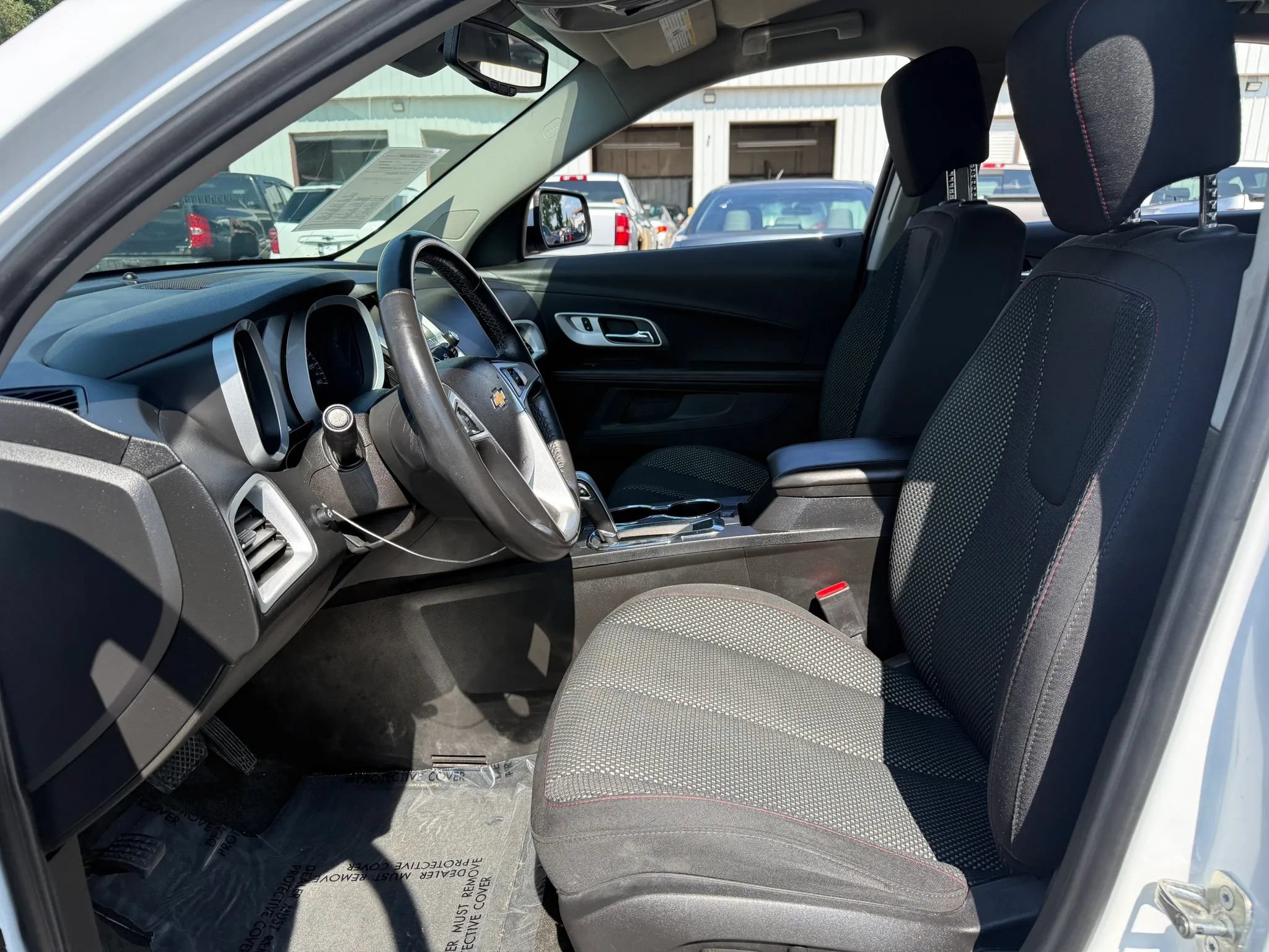 Used 2015 Chevrolet Equinox LT w/ Driver Convenience Package AWD/4WD image 2