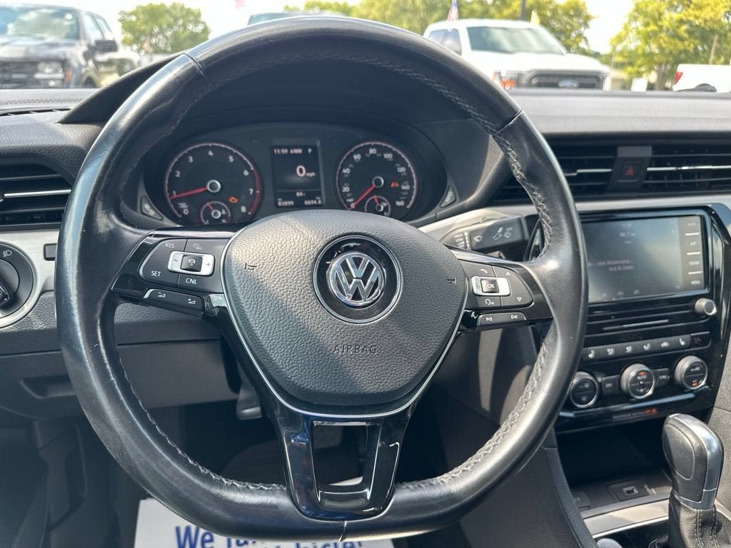 Used 2020 Volkswagen Passat 2.0T SE w/ Sunroof Package FWD image 17