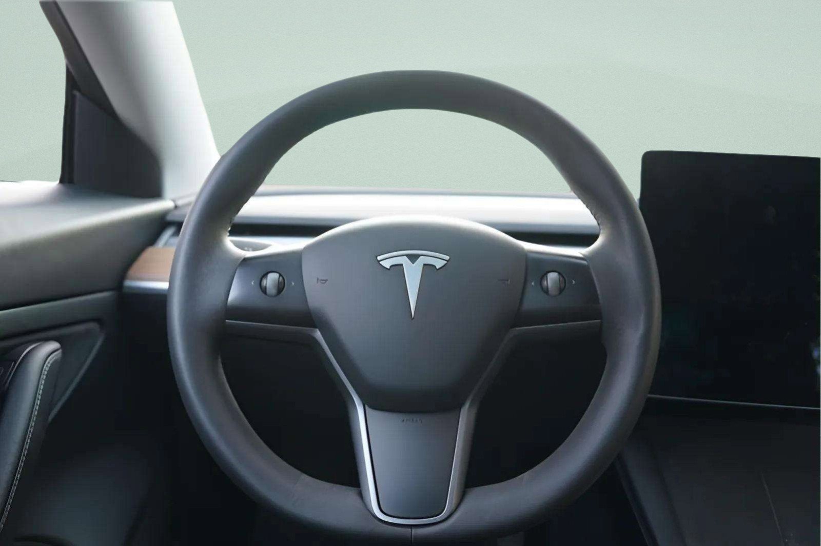 Used 2021 Tesla Model 3 Standard Range Plus image 22