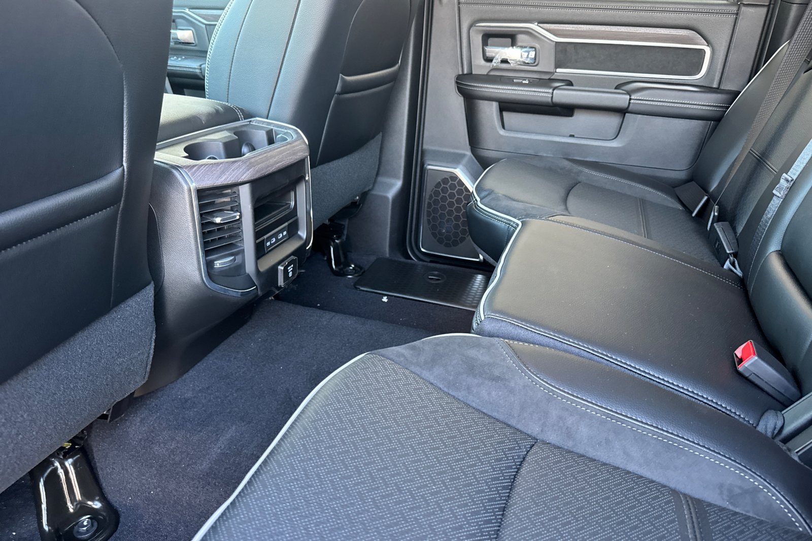 New 2026 RAM 3500 Laramie w/ Max Tow Package AWD/4WD image 11