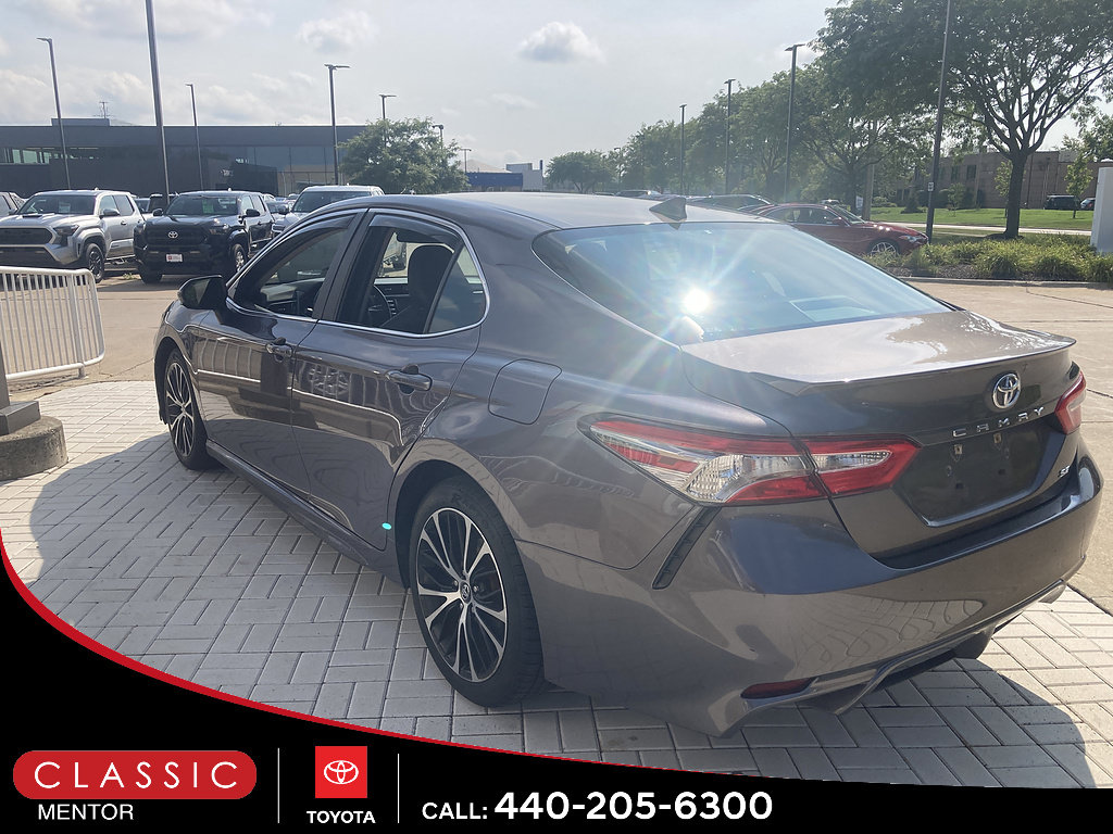 Used 2019 Toyota Camry SE FWD image 2