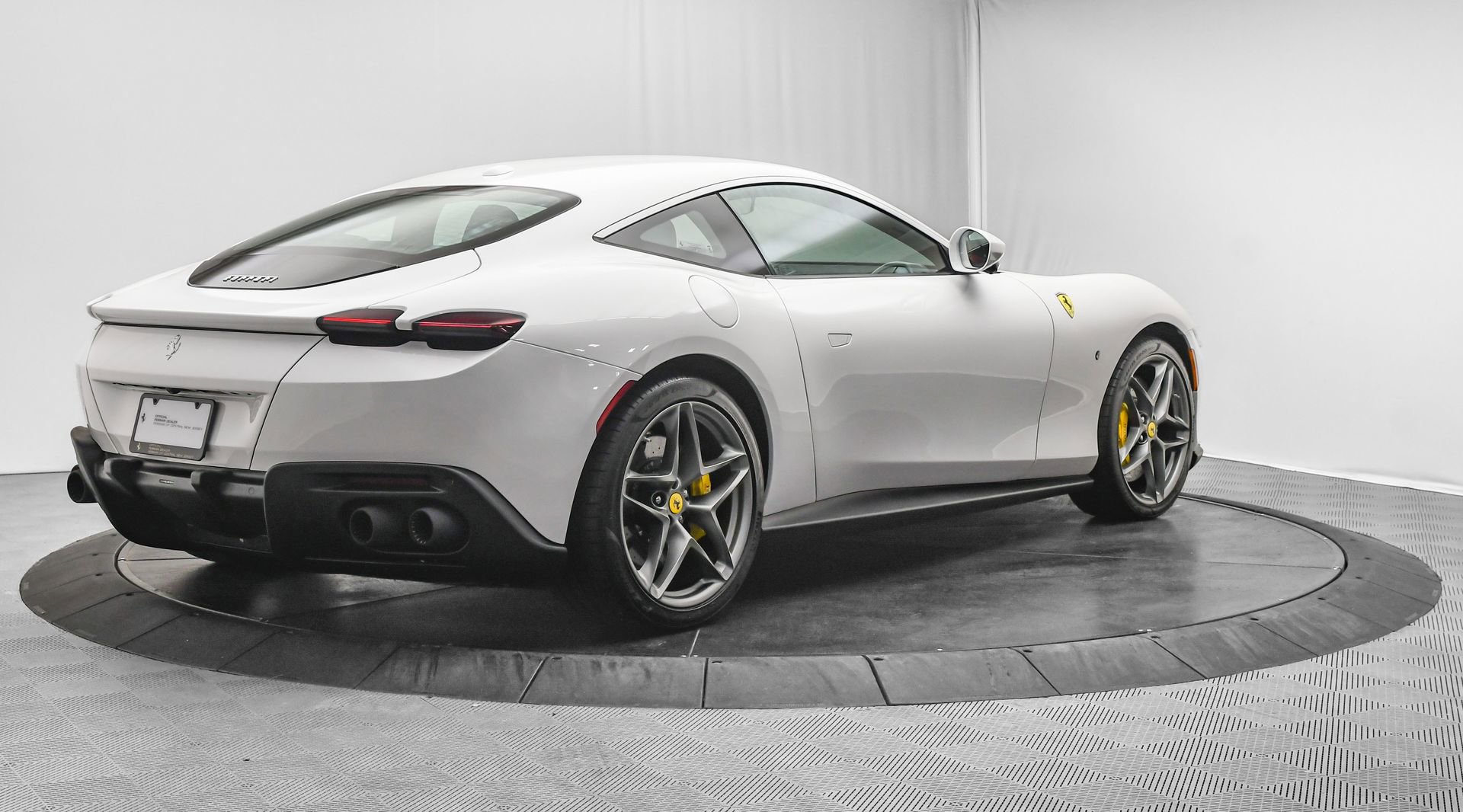 Used 2024 Ferrari Roma image 9