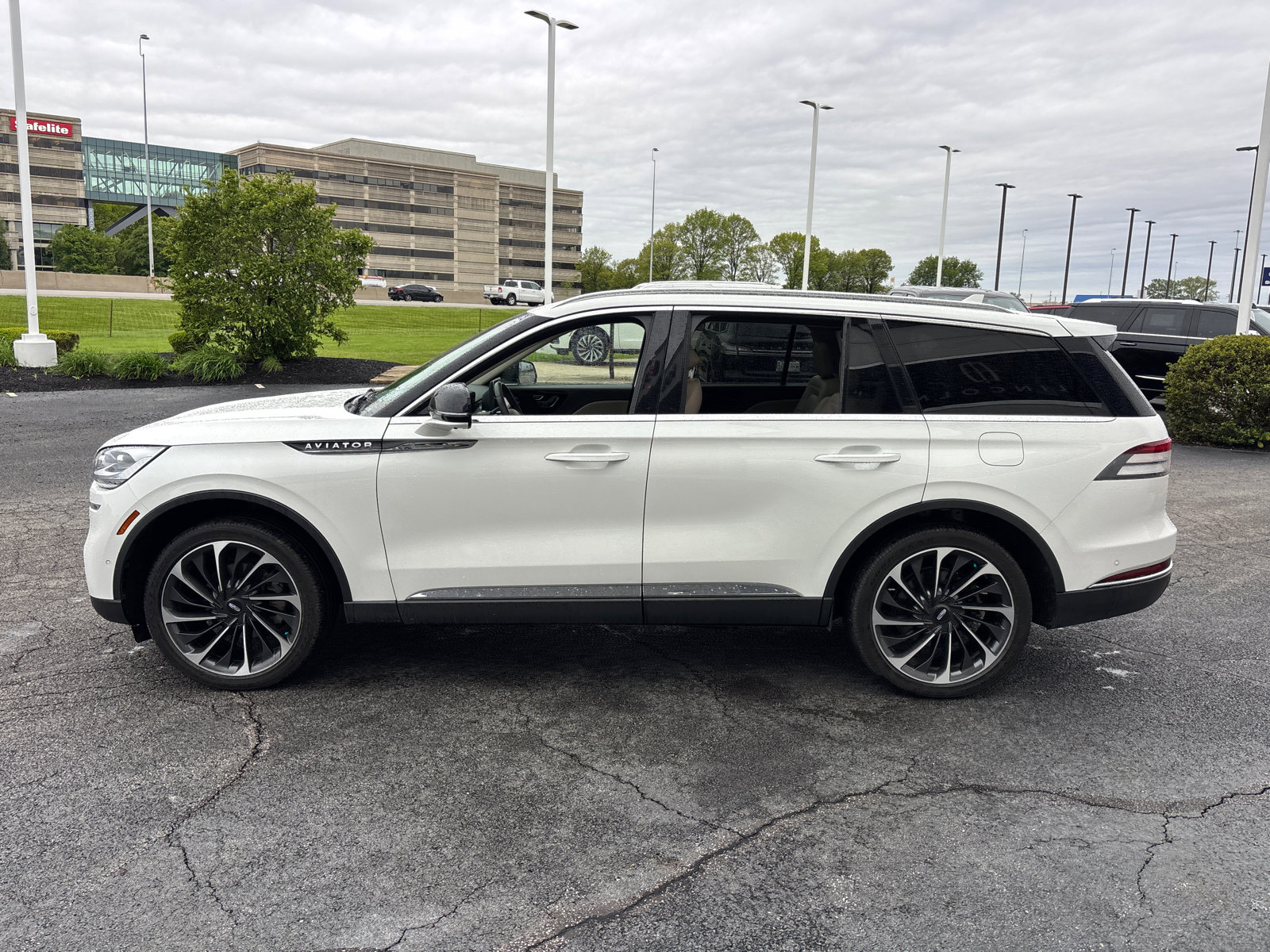 Certified 2024 Lincoln Aviator Reserve w/ Equipment Group 201A AWD/4WD image 4