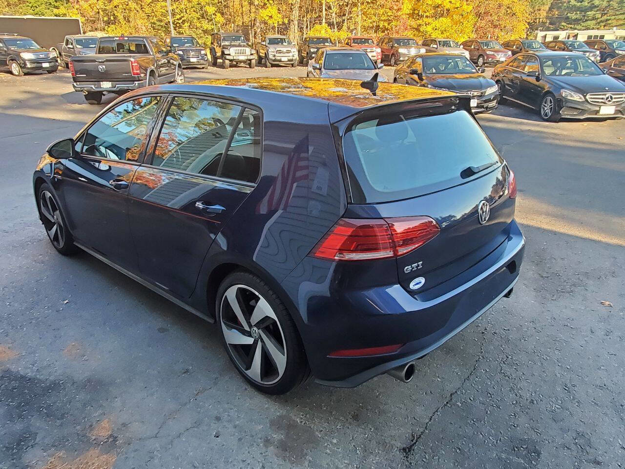 Used 2018 Volkswagen GTI SE FWD image 5