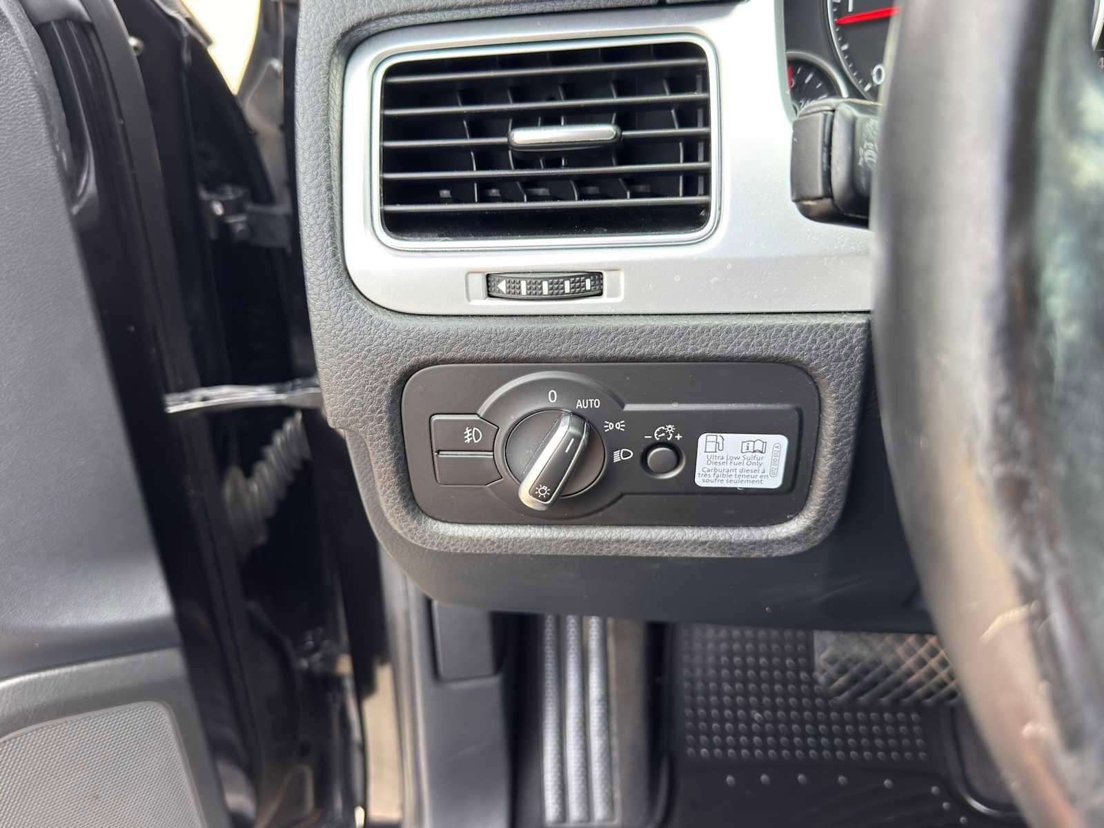 Used 2015 Volkswagen Touareg TDI AWD/4WD image 18