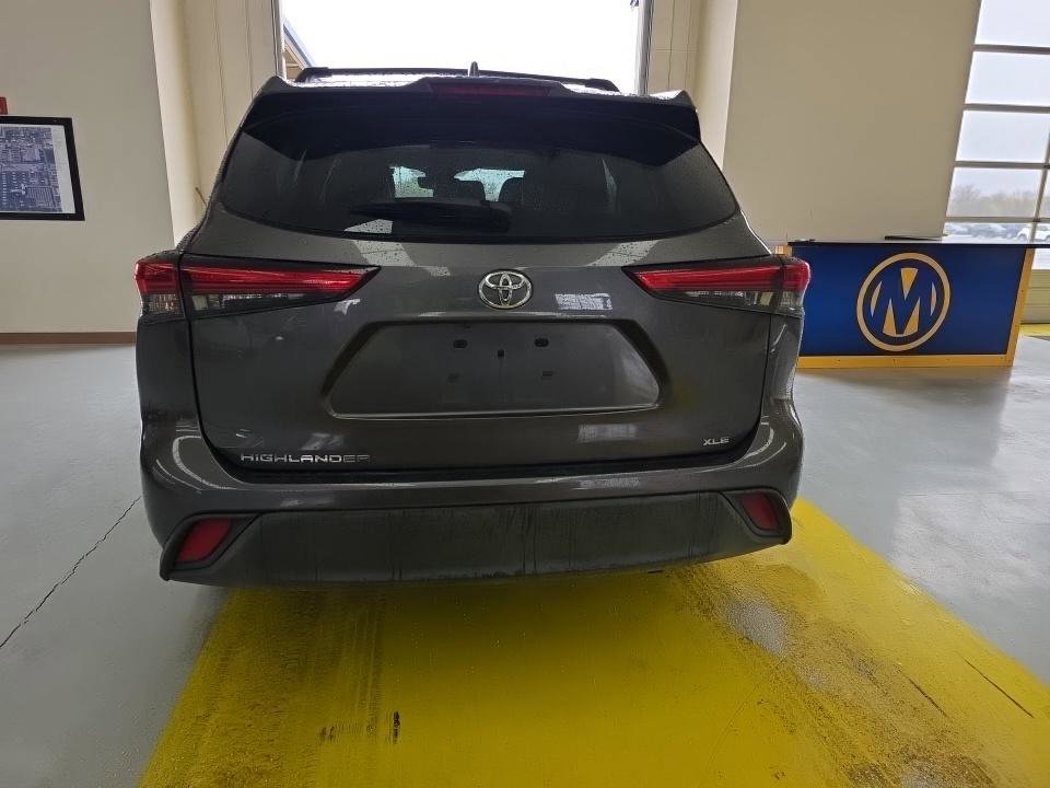 Used 2021 Toyota Highlander XLE image 5