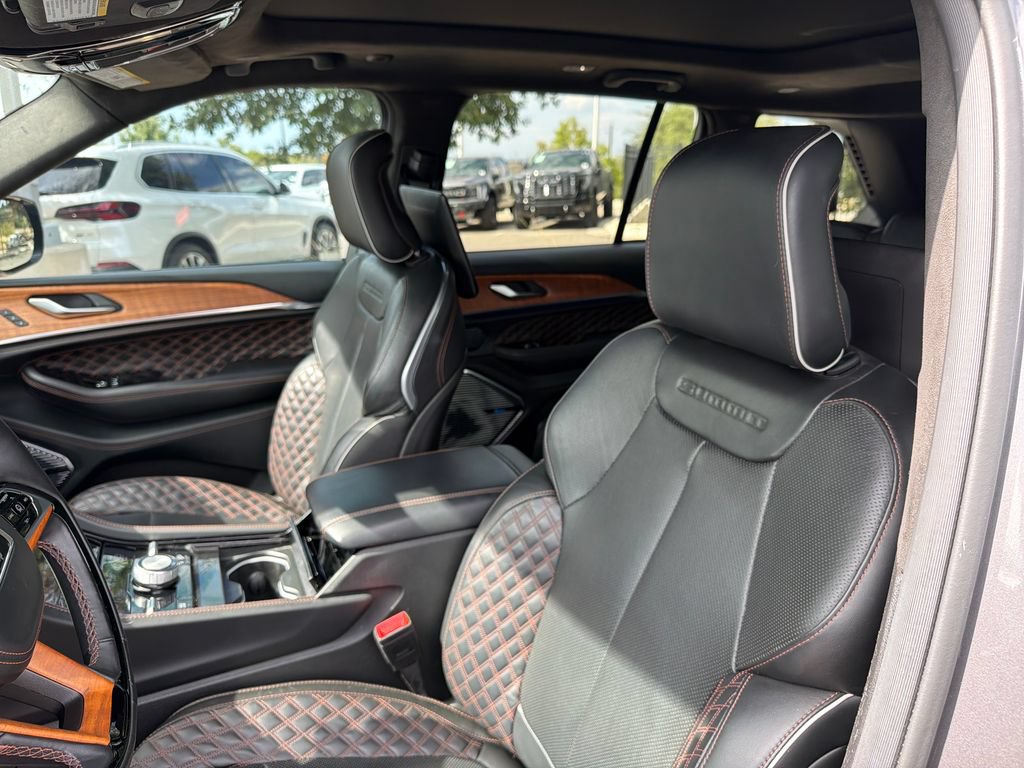 Used 2023 Jeep Grand Cherokee Summit AWD/4WD image 22