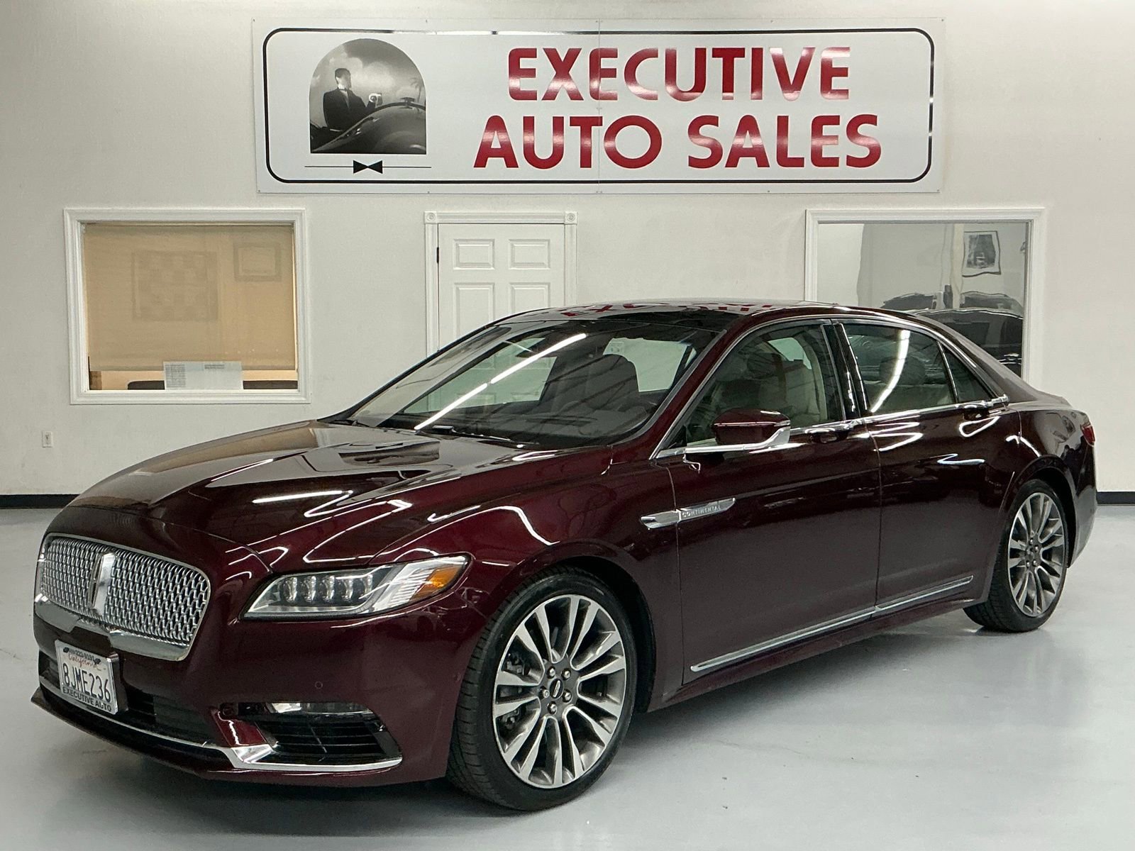 Used 2019 Lincoln Continental Reserve image 1