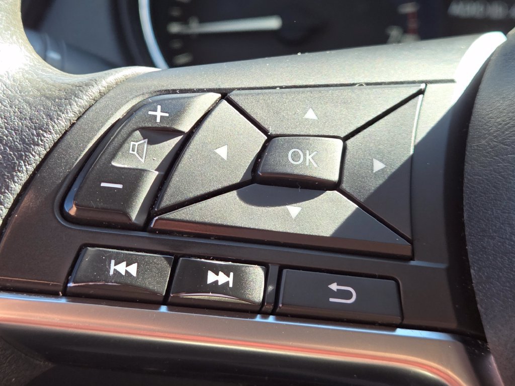 Used 2017 Nissan Rogue S AWD/4WD image 10