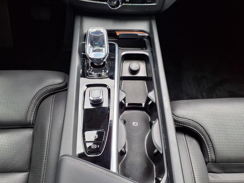 Certified 2023 Volvo XC60 B5 Ultimate w/ Protection Package Premier FWD image 28