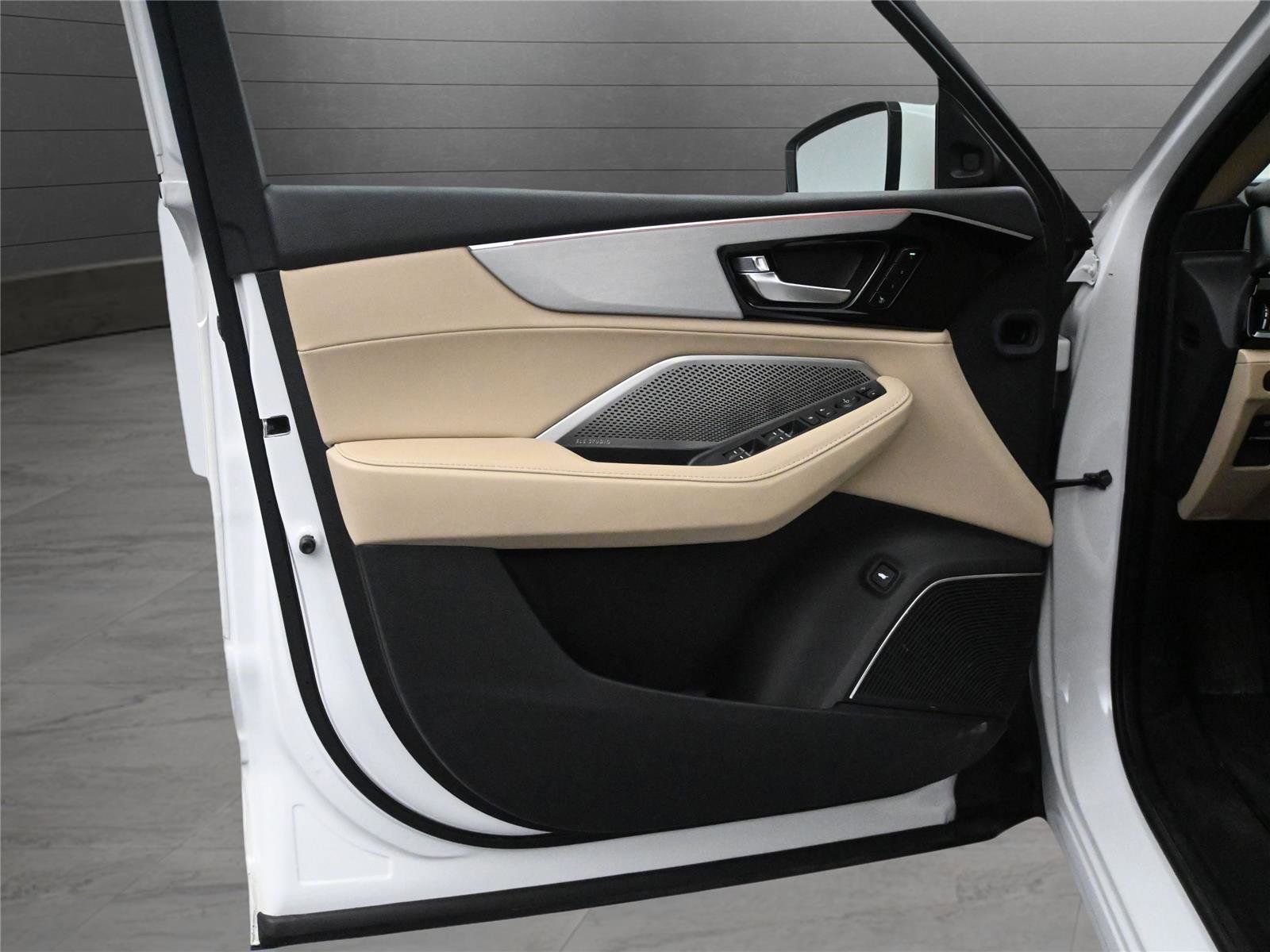 Certified 2024 Acura MDX SH-AWD w/ Technology Package image 9