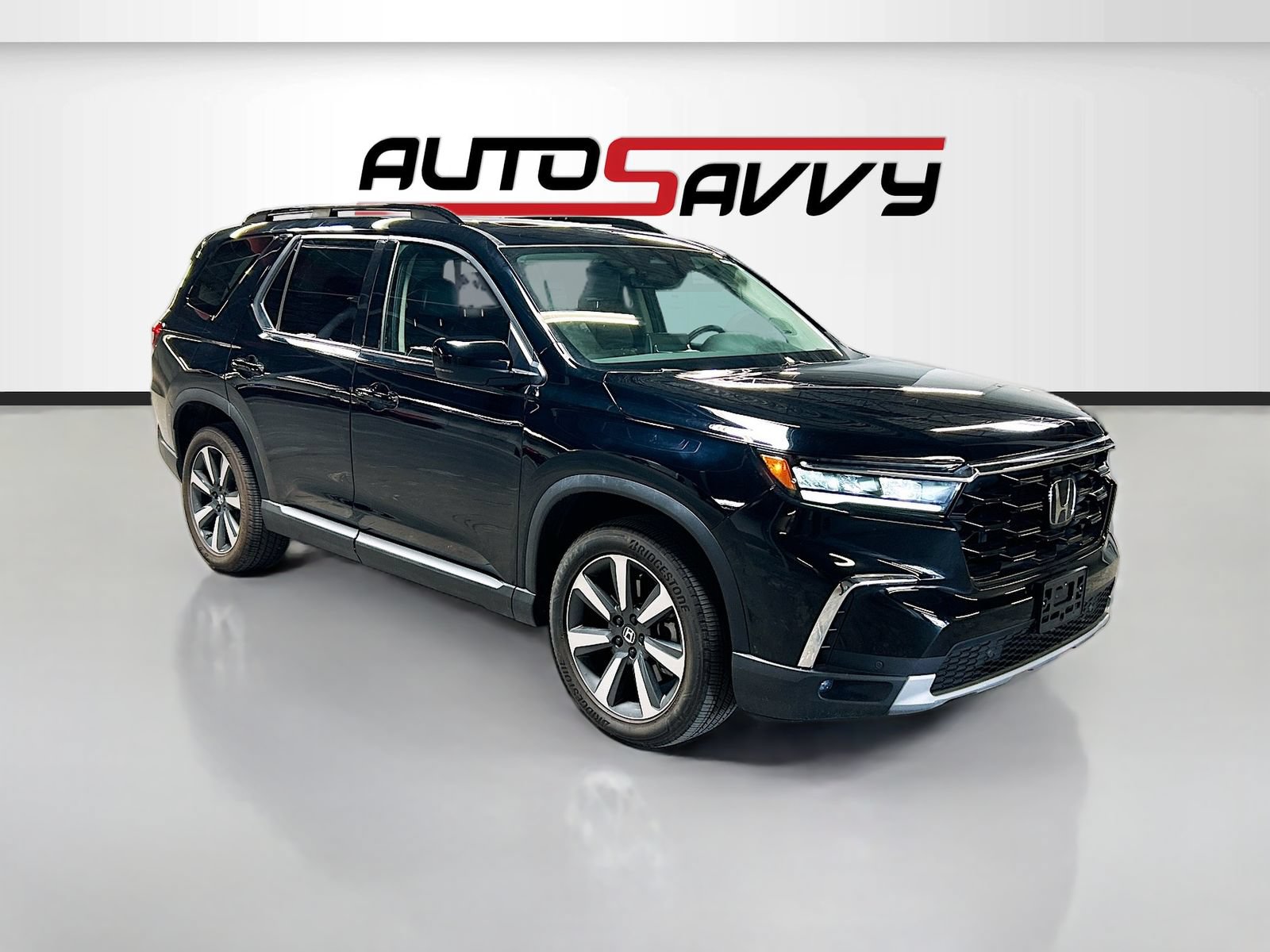 Used 2024 Honda Pilot Touring image 1