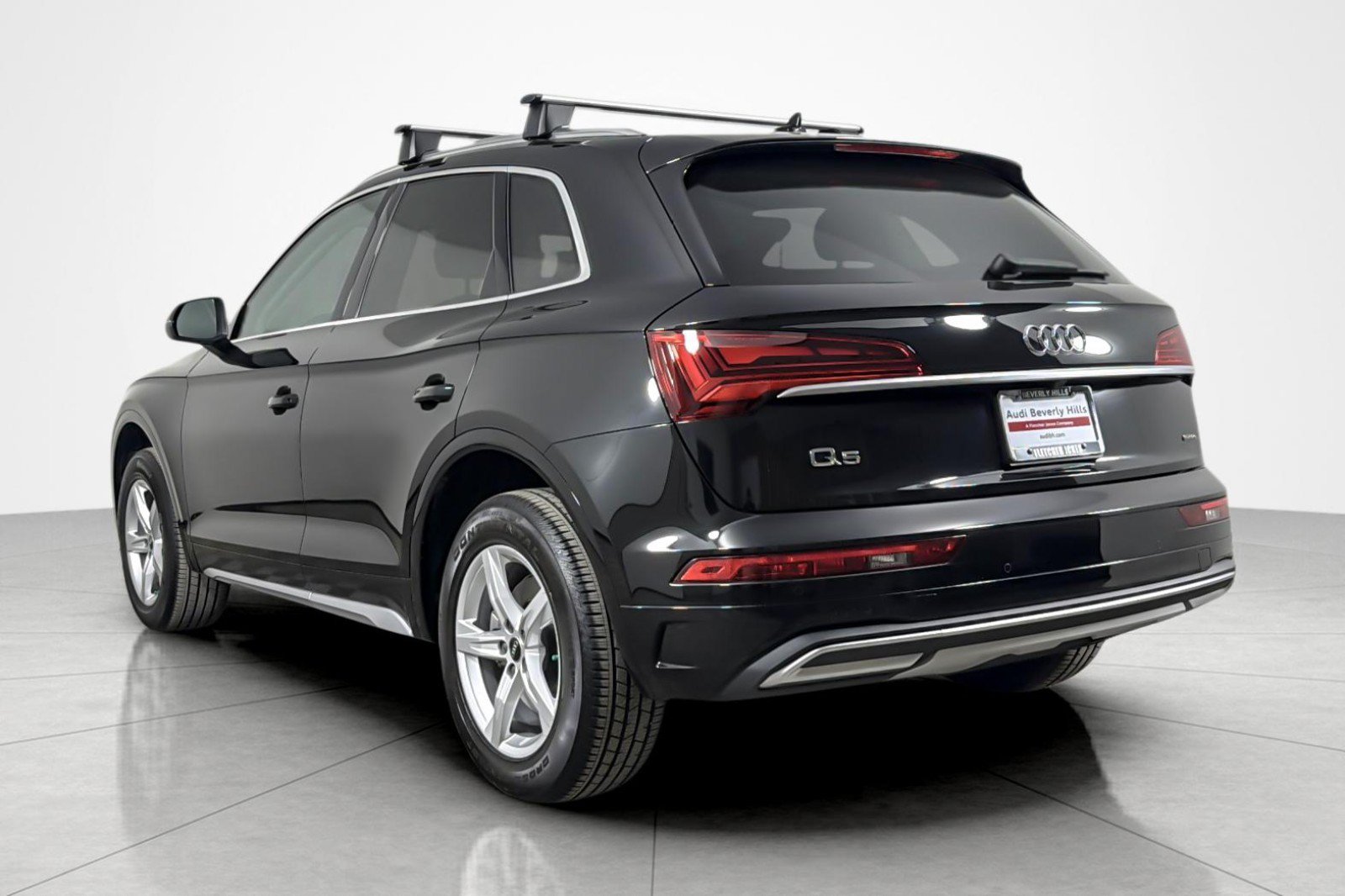 Used 2023 Audi Q5 2.0T Premium w/ Convenience Package AWD/4WD image 3