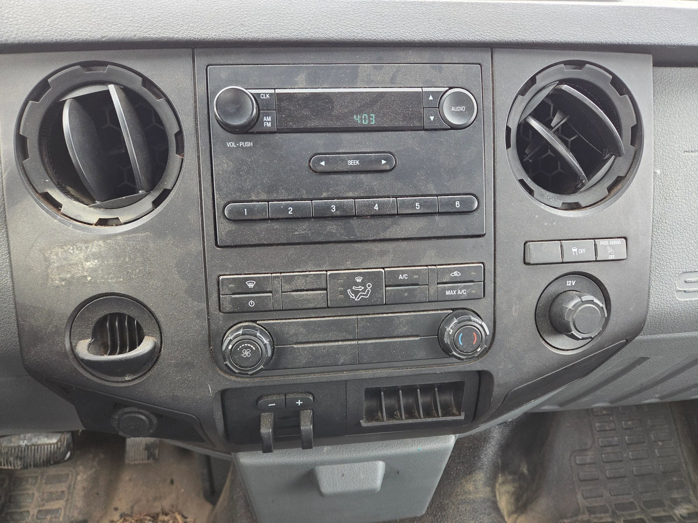 Used 2011 Ford F350 XL w/ Camper Pkg image 13