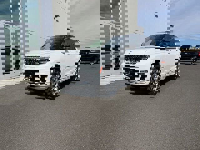 Used 2023 Jeep Grand Cherokee L Summit w/ Rear Seat Video Group I image 3