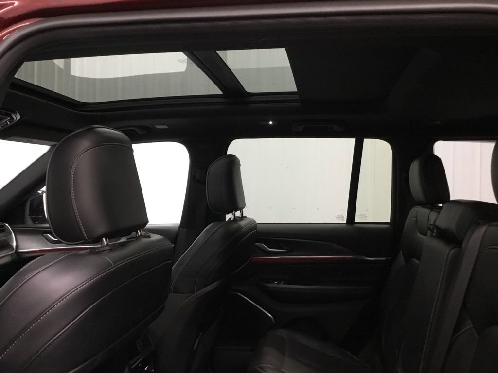 Used 2022 Jeep Grand Cherokee Overland image 28