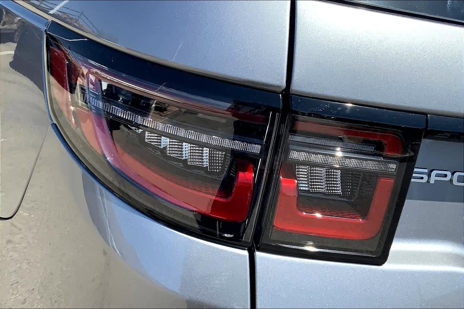 Used 2025 Land Rover Discovery Sport S image 14
