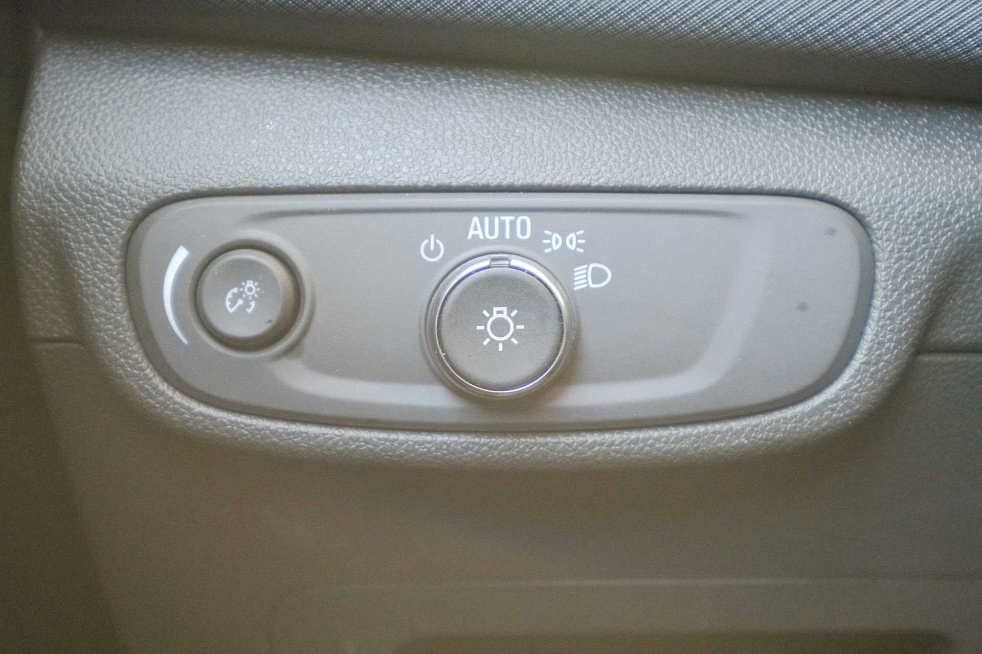 Used 2025 Chevrolet TrailBlazer LT image 36