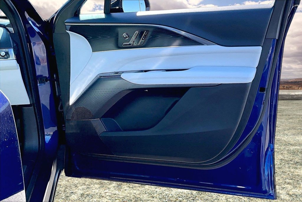 Certified 2024 Cadillac Lyriq Luxury RWD image 27