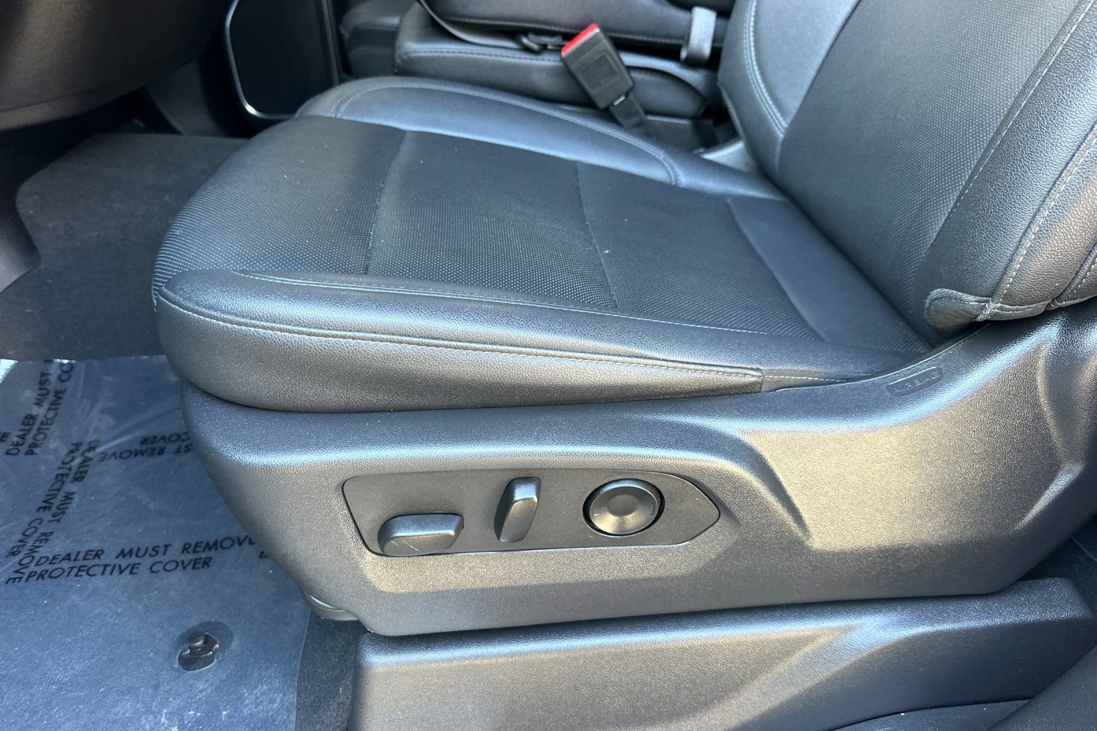 Certified 2025 GMC Sierra 1500 SLT image 13