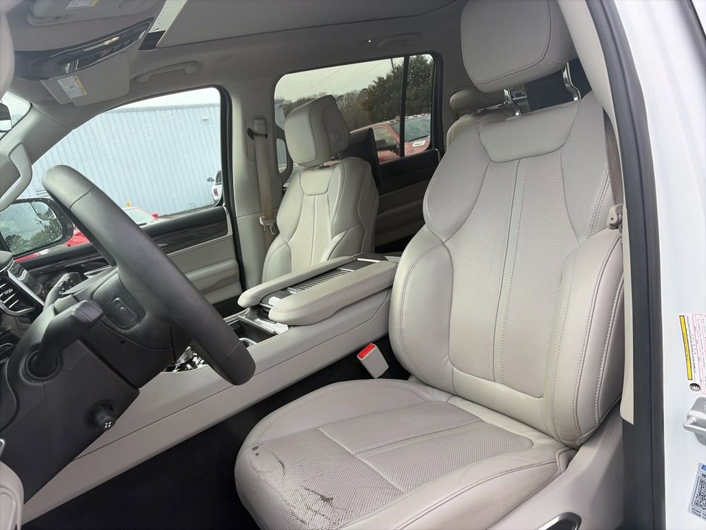 Used 2022 Jeep Wagoneer Series III w/ Premium Group I image 13