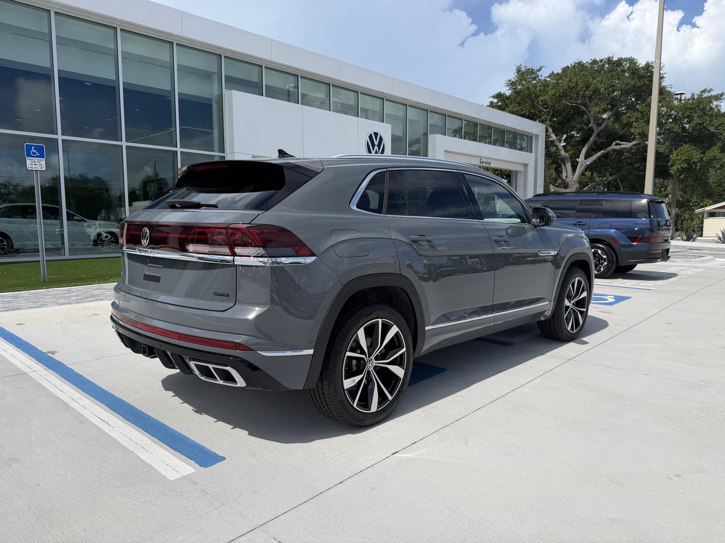New 2026 Volkswagen Atlas Cross Sport SEL Premium R-Line AWD/4WD image 4