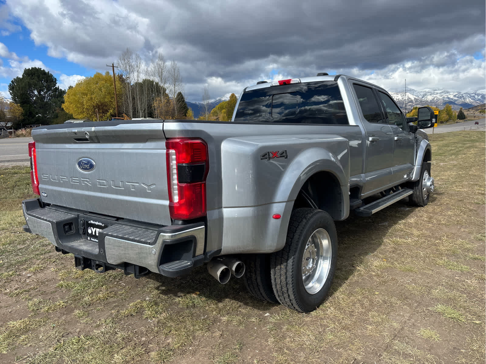 Used 2024 Ford F450 Lariat w/ Camper Package image 11