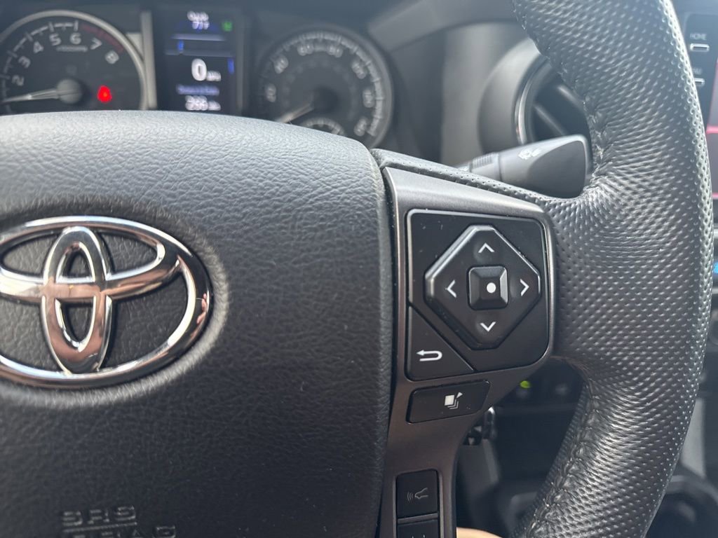 Used 2022 Toyota Tacoma TRD Sport w/ Technology Package image 18