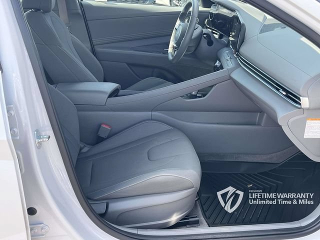 Certified 2025 Hyundai Elantra SEL FWD image 25