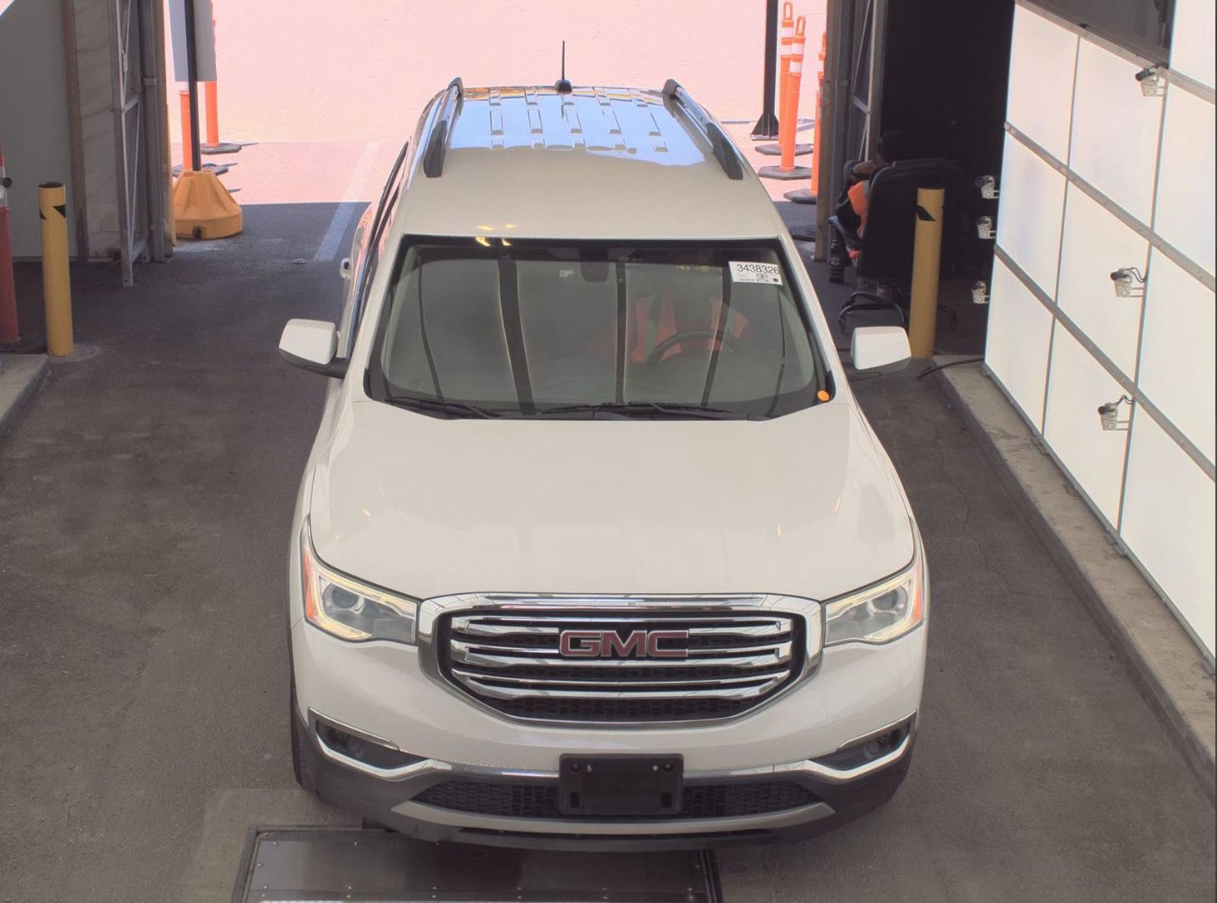 Used 2018 GMC Acadia SLT FWD image 2