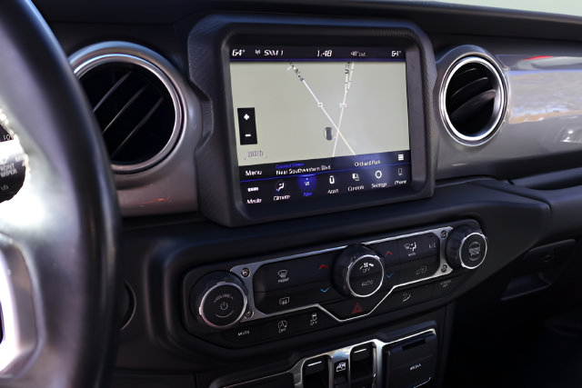 Used 2020 Jeep Wrangler Unlimited Sahara w/ Uconnect 4C Nav & Sound Group AWD/4WD image 19