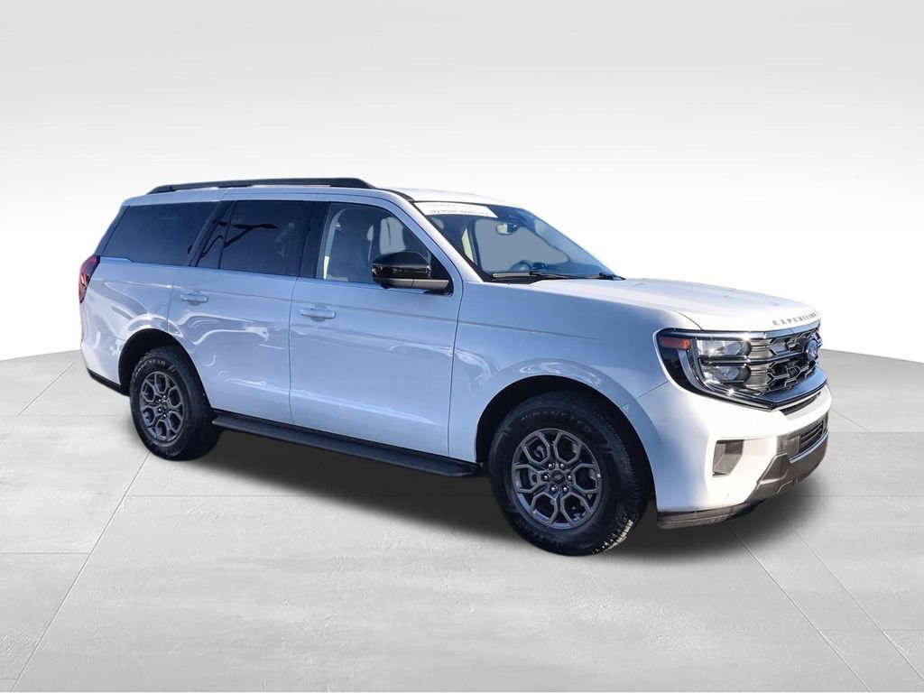 Used 2025 Ford Expedition Active AWD/4WD image 2