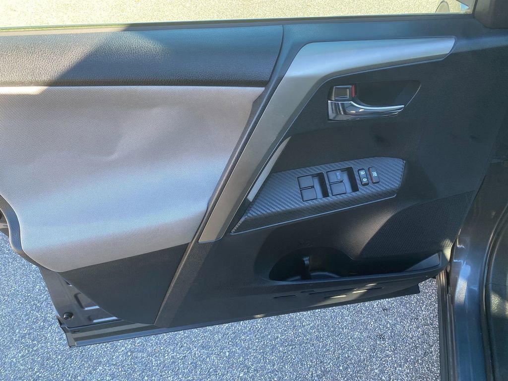 Used 2015 Toyota RAV4 XLE image 11