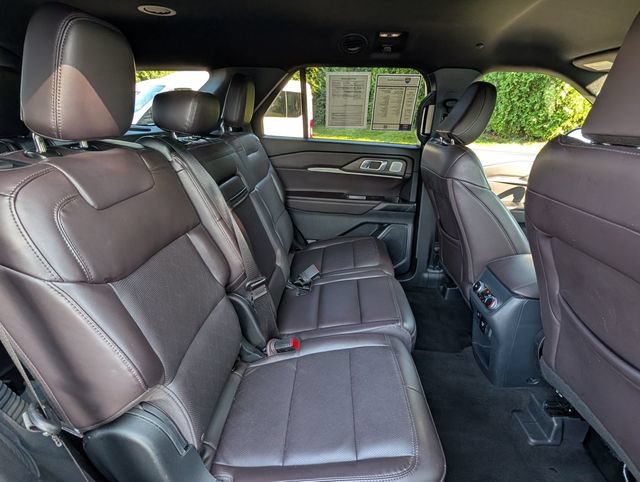 Used 2026 Ford Explorer Platinum AWD/4WD image 35