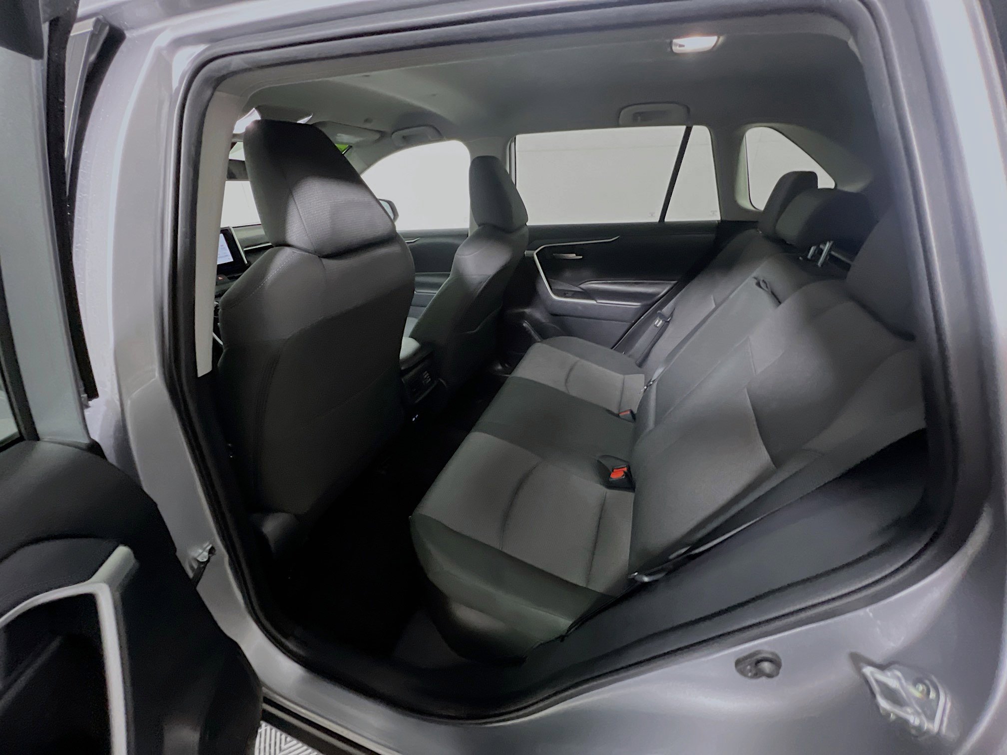 Used 2025 Toyota RAV4 XLE AWD/4WD image 29