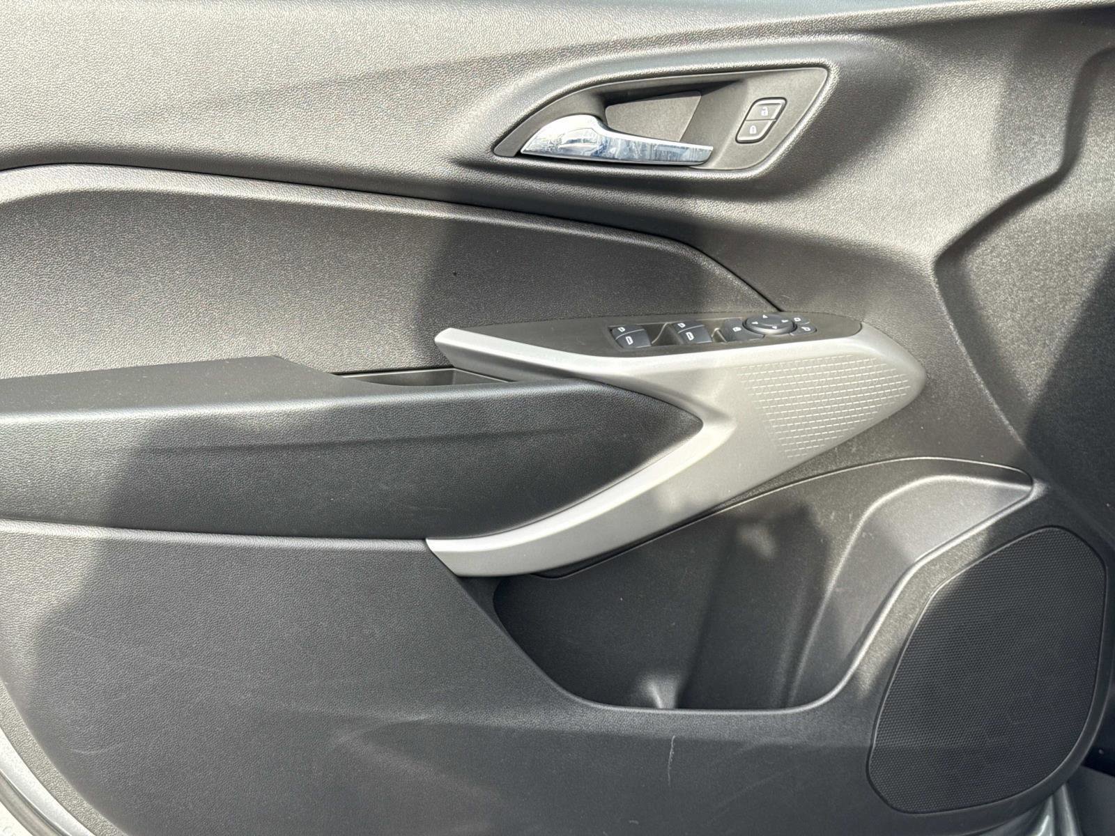 Used 2024 Chevrolet Trax RS w/ Driver Confidence Package image 16